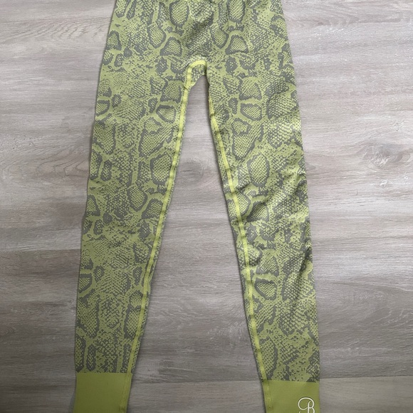 Bombshell Sportswear Leggings - Picture 3 of 3